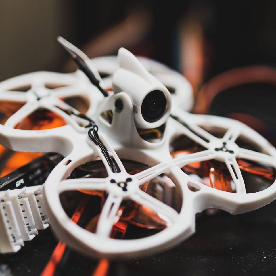 Emax Tinyhawk II 2 RTF FPV Rac – Drone Power Bank recenzja i cena